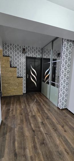 Apartament cu 3 camere decomandat în Km 5