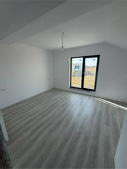 Casă cu 4 camere cu Teren 270 Mp în Moșnița Veche