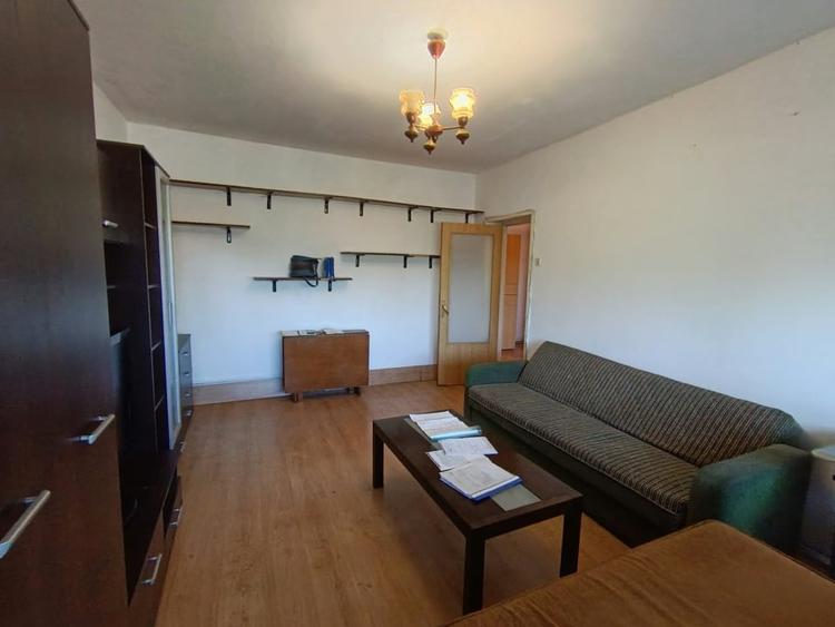 Apartament cu 3 camere decomandat, mobilat în Săsar