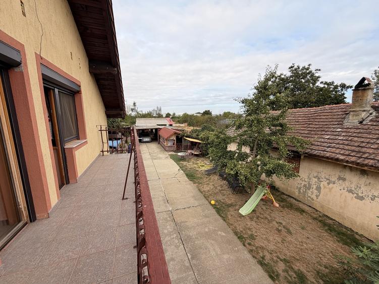 Casă individuală cu 7 camere cu Canalizare în Șag