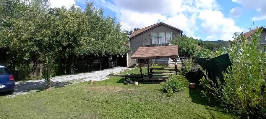 Casă cu Teren 500 Mp în Corunca