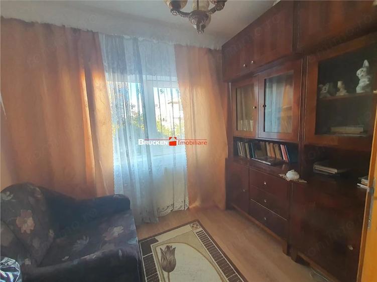 Apartament cu 4 camere decomandat în Central