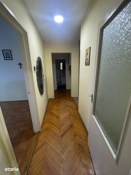 Apartament cu 3 camere în Aleea Carpați