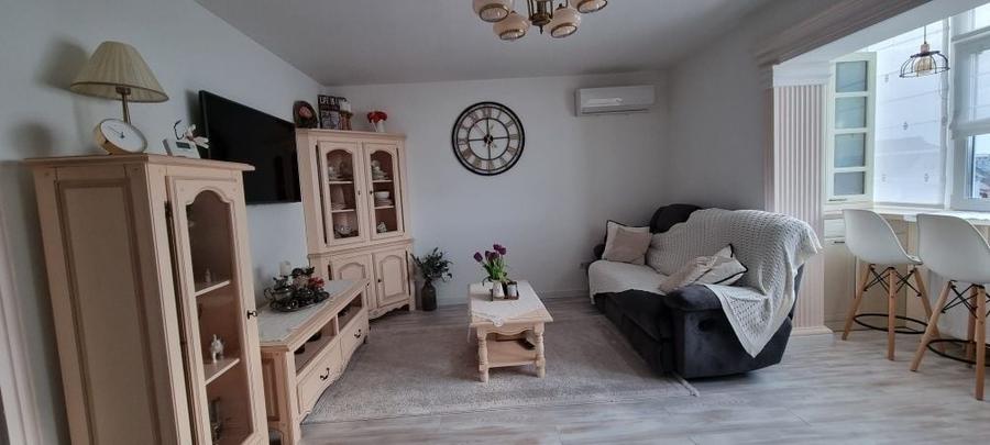 Apartament cu 3 camere decomandat în Central
