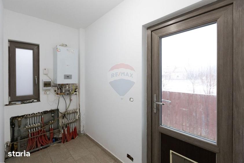 Casă cu 4 camere decomandat cu Teren 500 Mp în Gherăiești