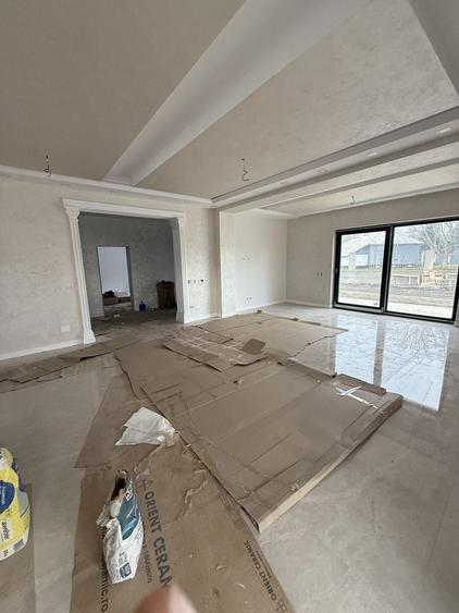 Casă cu 4 camere în Aroneanu