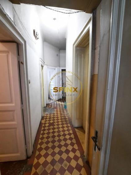 Apartament cu 4 camere semidecomandat în Cișmigiu