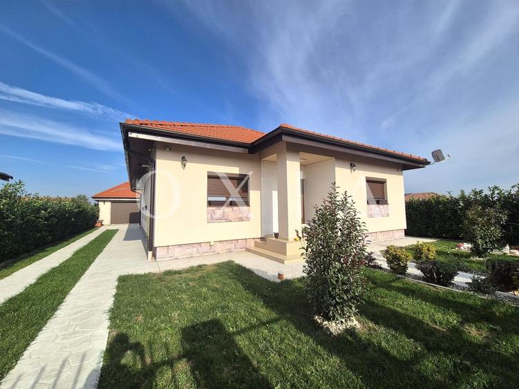 Casă individuală cu 3 camere cu Canalizare în Dumbrăvița