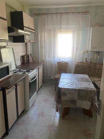 Apartament cu 2 camere decomandat, mobilat în Apollo