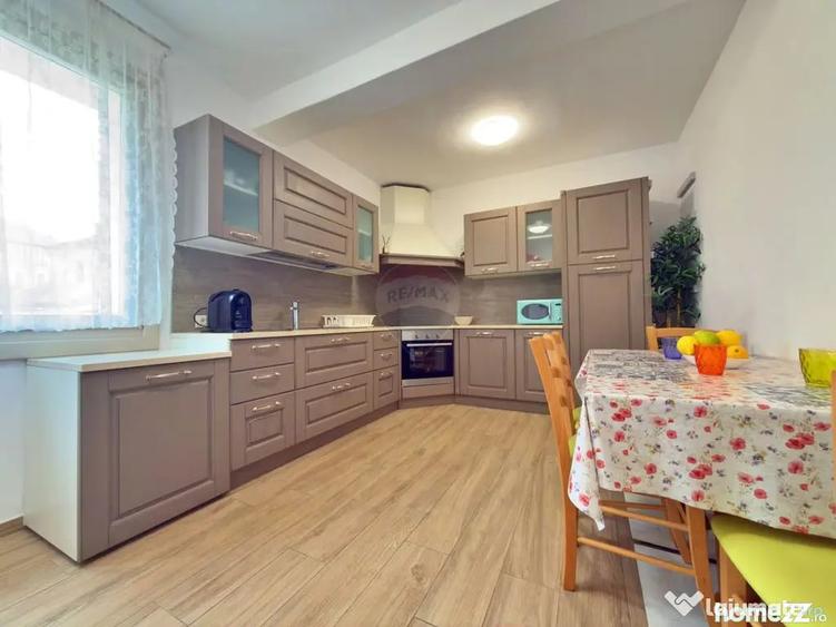 Casă cu 7 camere cu Teren 357 Mp în Romanilor