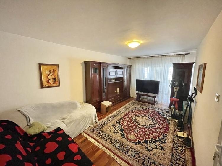 Apartament cu 3 camere decomandat în Complex Studențesc