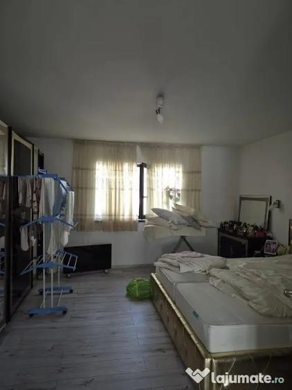 Casă cu 4 camere cu Teren 700 Mp în Hotvon