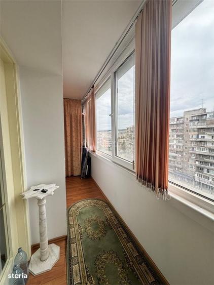 Apartament cu 4 camere decomandat în Deve