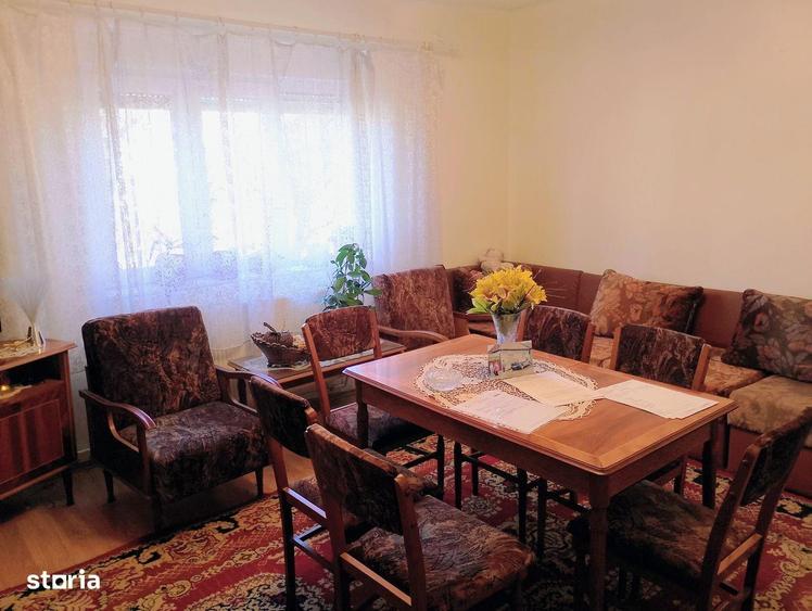 Casă cu 6 camere cu Teren 570 Mp în Ghirodei