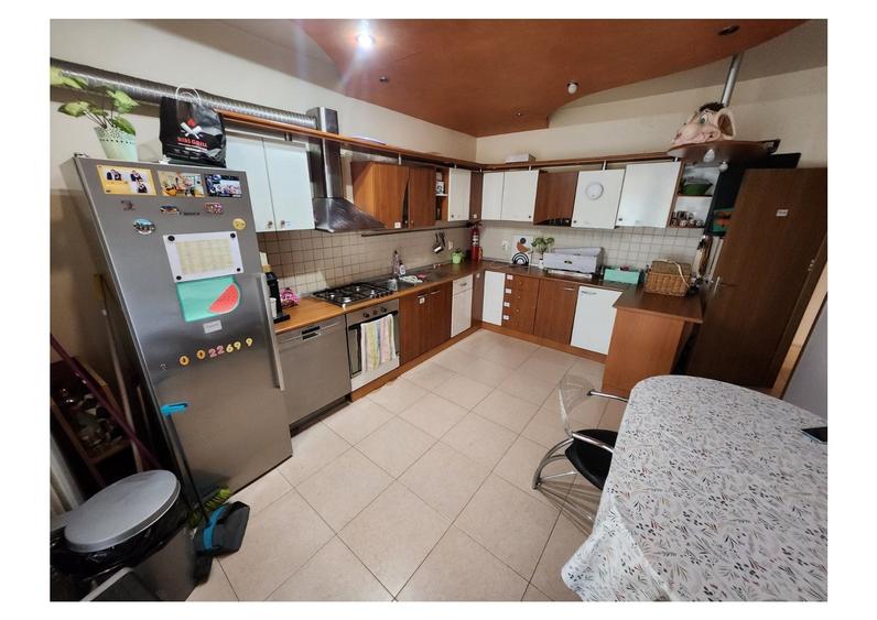 Casă individuală cu 5 camere cu Canalizare în Take Ionescu