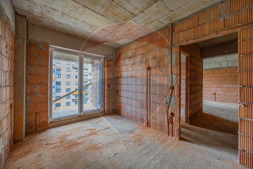 Apartament cu 2 camere semidecomandat în Tractorul