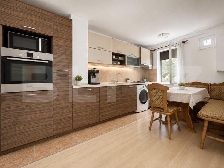 Apartament cu 3 camere semidecomandat, mobilat în Craiter