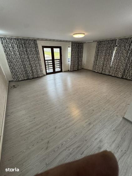 Casă cu 8 camere cu Teren 2800 Mp în Milcoiu