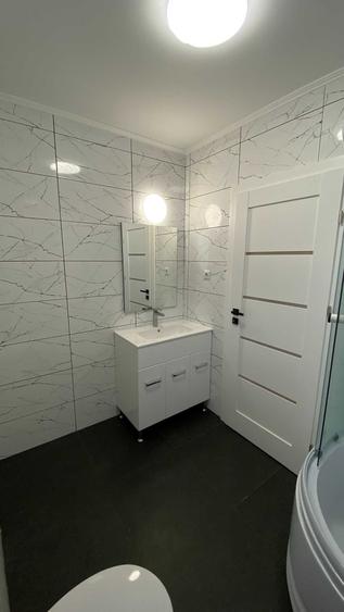 Apartament cu 3 camere semidecomandat în Florești
