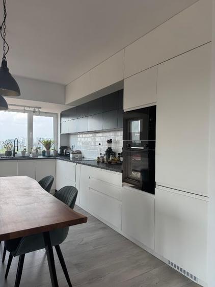 Apartament cu 4 camere decomandat, mobilat în Tei