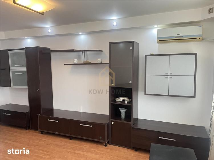 Apartament cu 3 camere decomandat în Tei