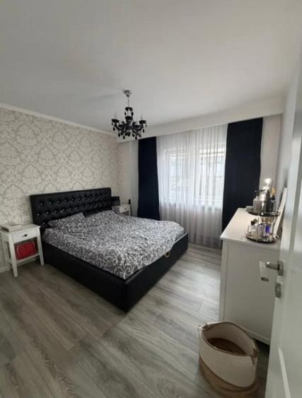 Apartament de vanzare Decomandat ,3 camere 65 mp , zona Mar - 6