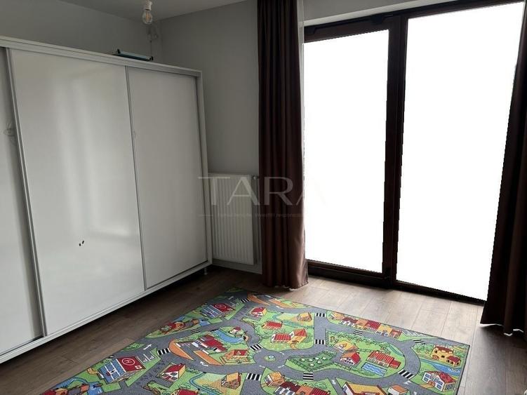 Apartament cu 3 camere semidecomandat, mobilat în Florești