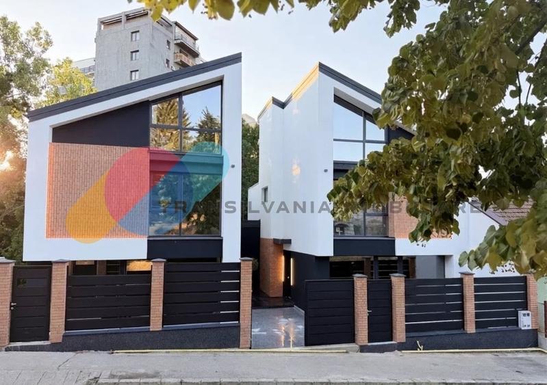 Duplex cu 5 camere cu Canalizare în Mănăștur