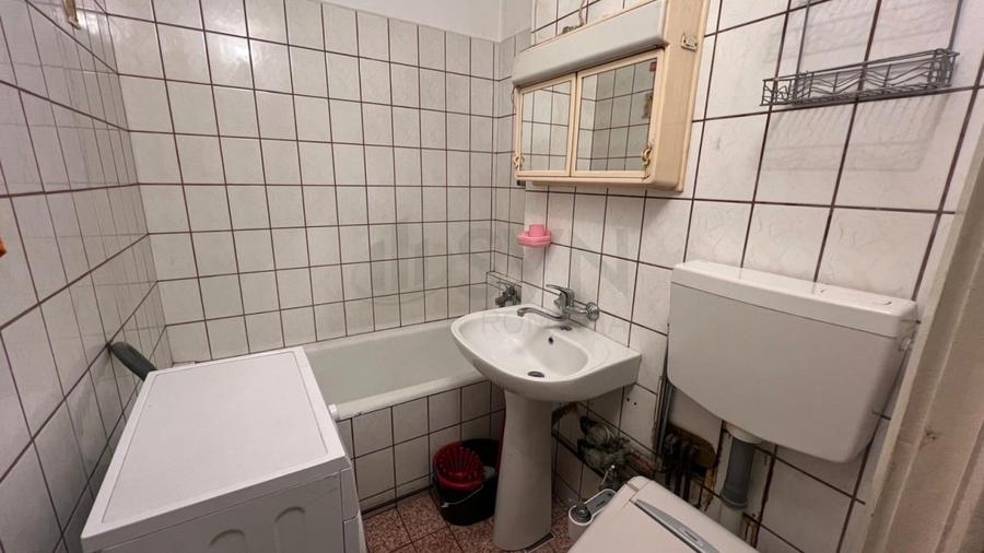 Apartament cu 3 camere decomandat, mobilat în Victoriei