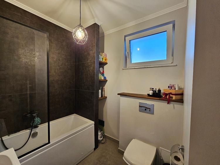 Duplex cu 4 camere cu Canalizare în Iris
