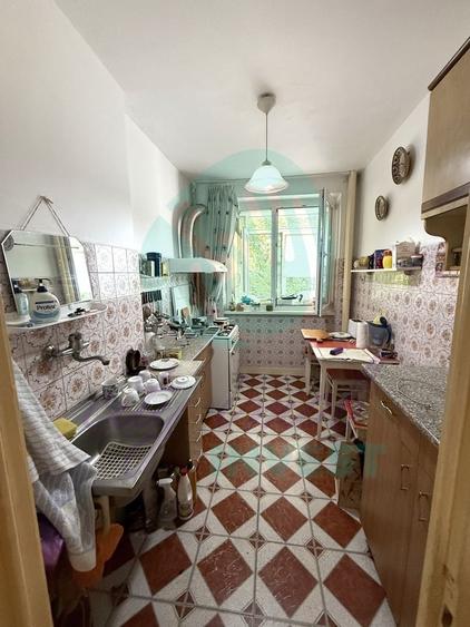Apartament cu 3 camere semidecomandat în Vatra Luminoasă