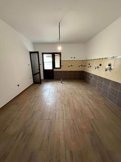 Casă individuală cu 4 camere cu Canalizare în Chercea
