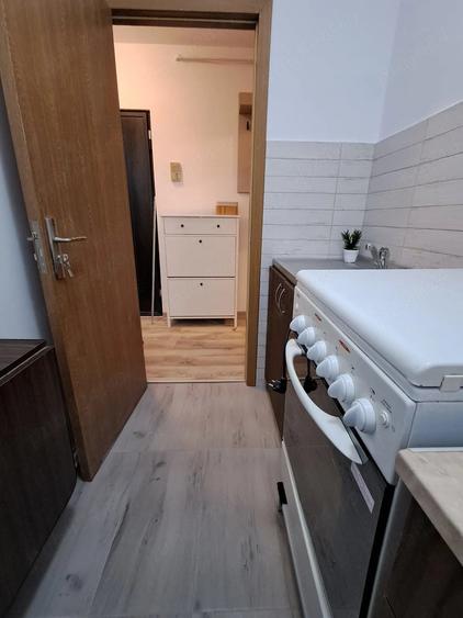 Garsonieră decomandată în Precista