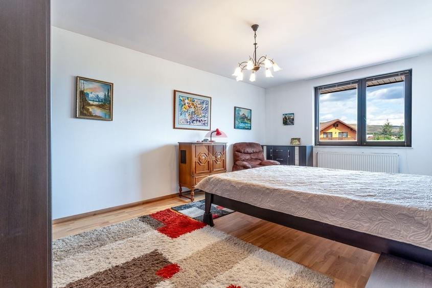 Duplex cu 5 camere cu Teren 512 Mp în Florești