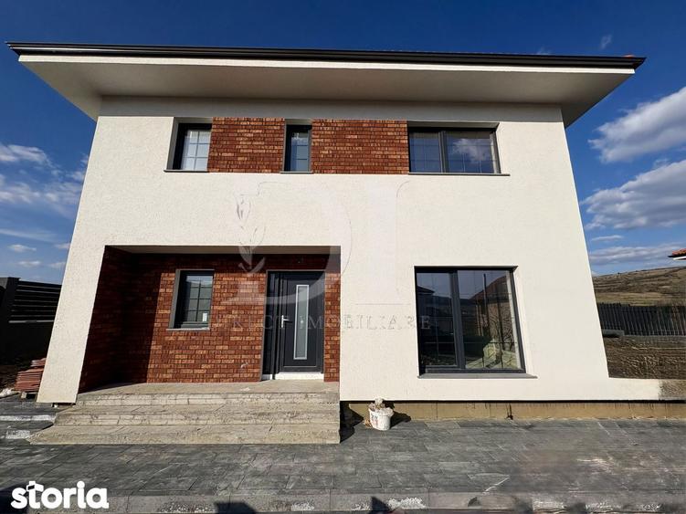Casă cu 4 camere cu Canalizare în Chinteni