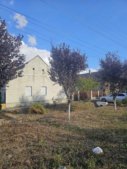 Casă cu 2 camere cu Teren 2877 Mp în Tomnatic