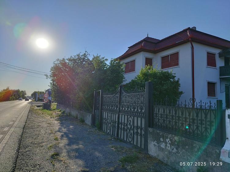 Casă cu 4 camere în Tinăud
