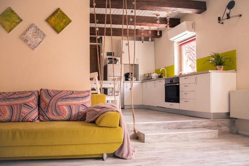 Apartament cu 5 camere decomandat, mobilat în Centrul Istoric
