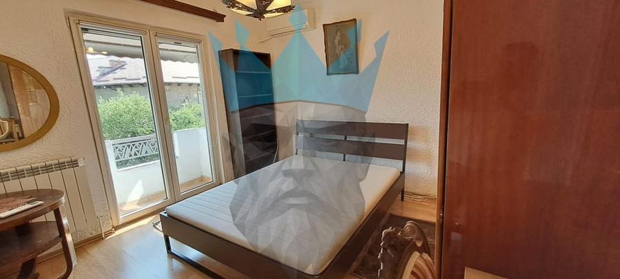 Apartament cu 3 camere semidecomandat, mobilat în P-ța Romană
