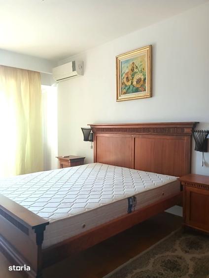 Apartament cu 3 camere în Centrul Civic