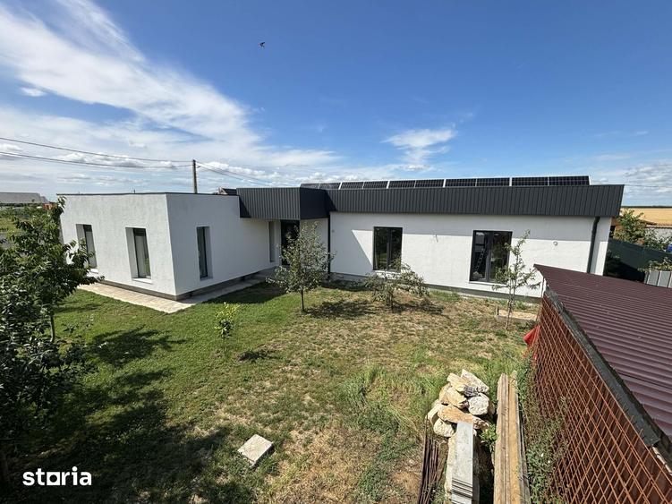 Casă cu 8 camere cu Teren 744 Mp în Nojorid