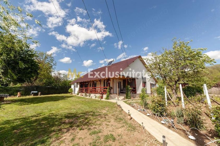 Casă cu 3 camere cu Teren 1034 Mp în Crintești