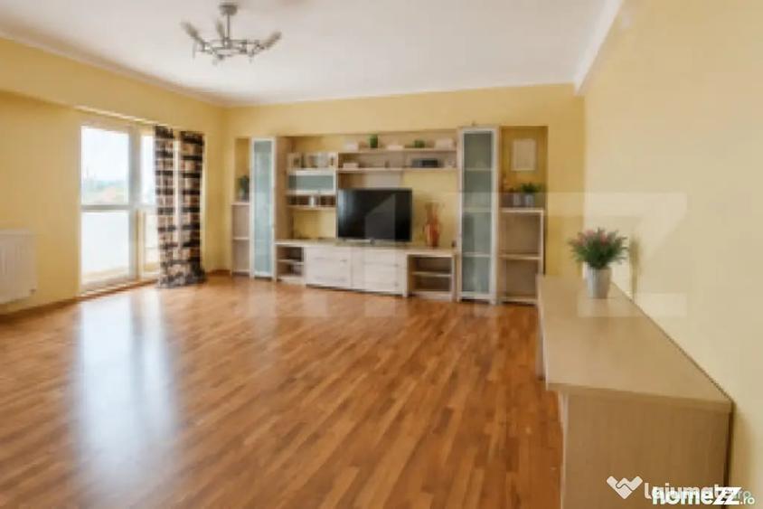 Apartament cu 4 camere decomandat în Central