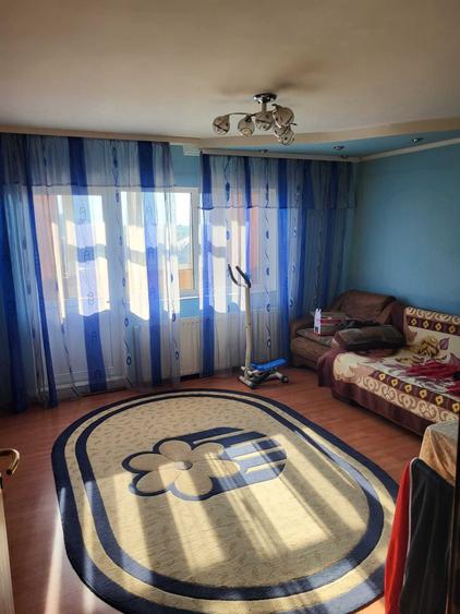 Apartament cu 3 camere decomandat în Sud