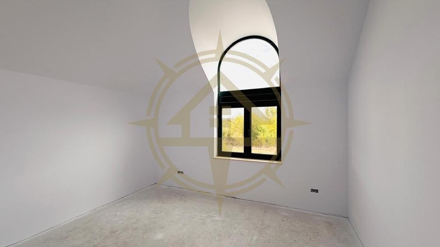 Casă cu 6 camere cu Teren 400 Mp în Corbeanca