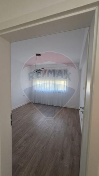 Casă individuală cu 4 camere cu Teren 371 Mp în Tunari