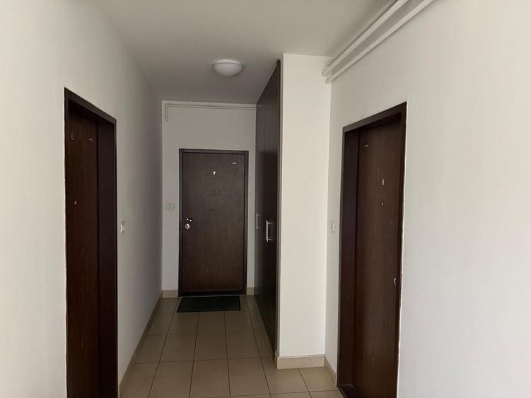Apartament cu 3 camere decomandat, mobilat în Dumbrăvița