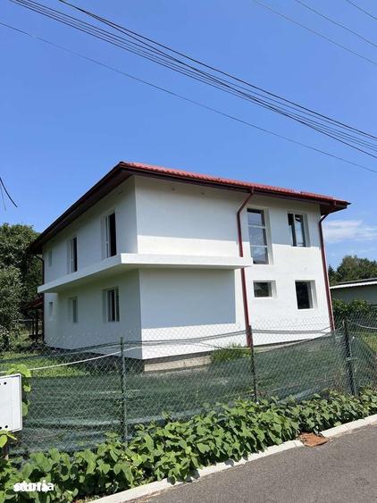 Casă cu 6 camere cu Teren 700 Mp în Breaza