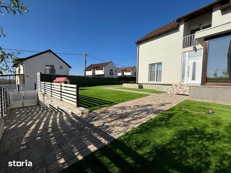 Casă cu 4 camere cu Teren 497 Mp în Roșia