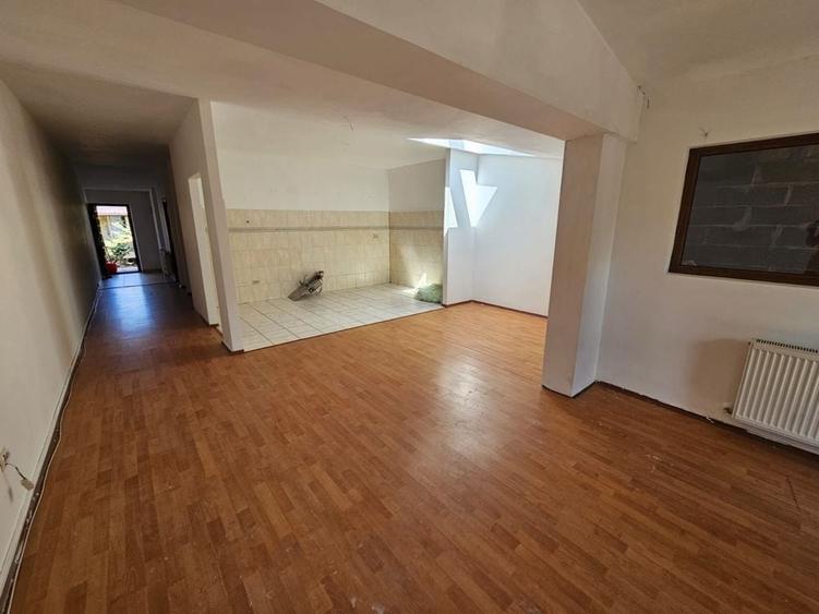 Casă cu 2 camere în Cartierul Verde